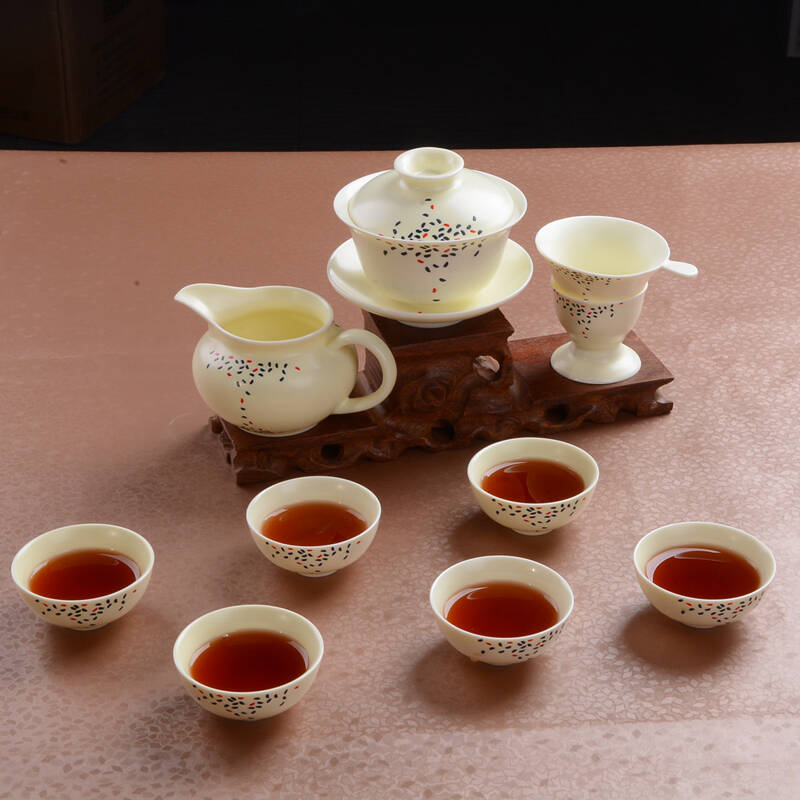 在众多茶具品牌中，如何选择一个品质上乘的品牌呢？让我们通过数据和实际案例来帮你找到答案。